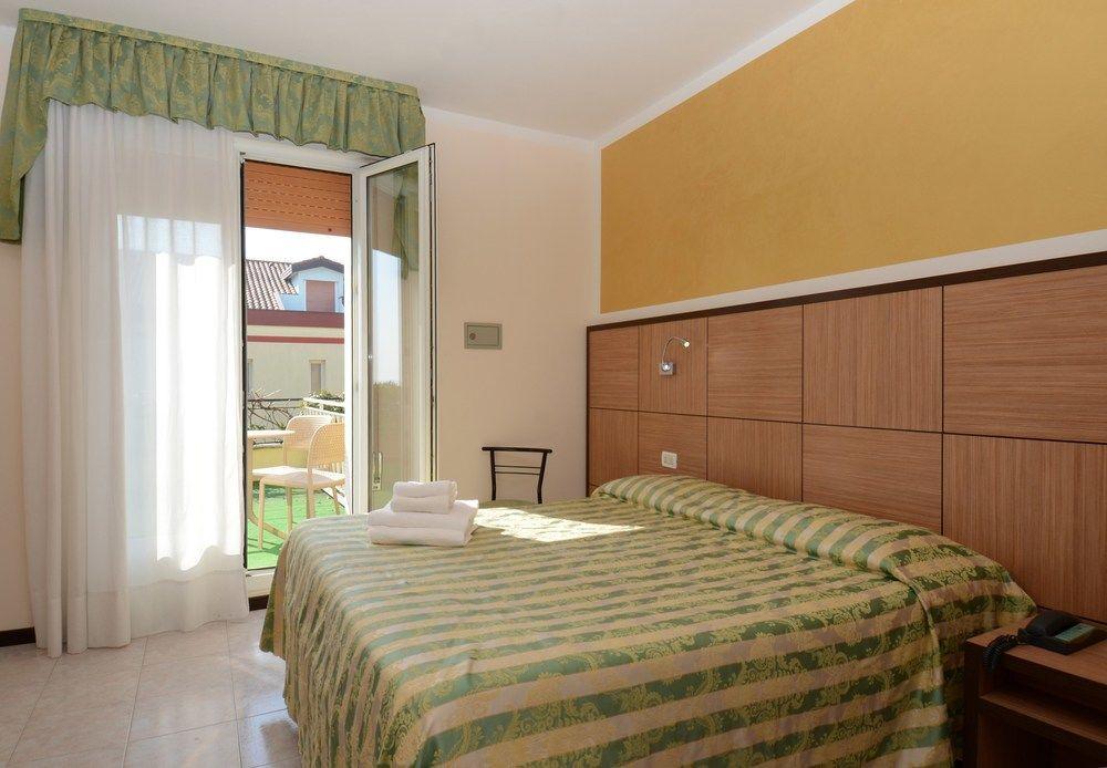 Hotel Righetto Fronte Mare Каваллино Экстерьер фото