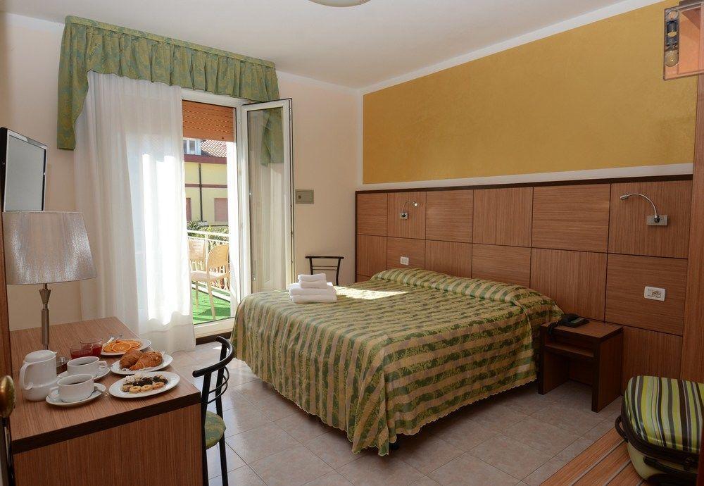 Hotel Righetto Fronte Mare Каваллино Экстерьер фото